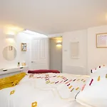 Victoria Apartment 3